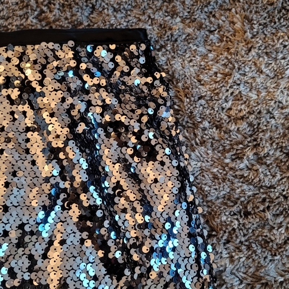 NWT! Carmen Marc Valvo Black Silver Gunmetal Sequined Skirt 4 - Picture 3 of 9